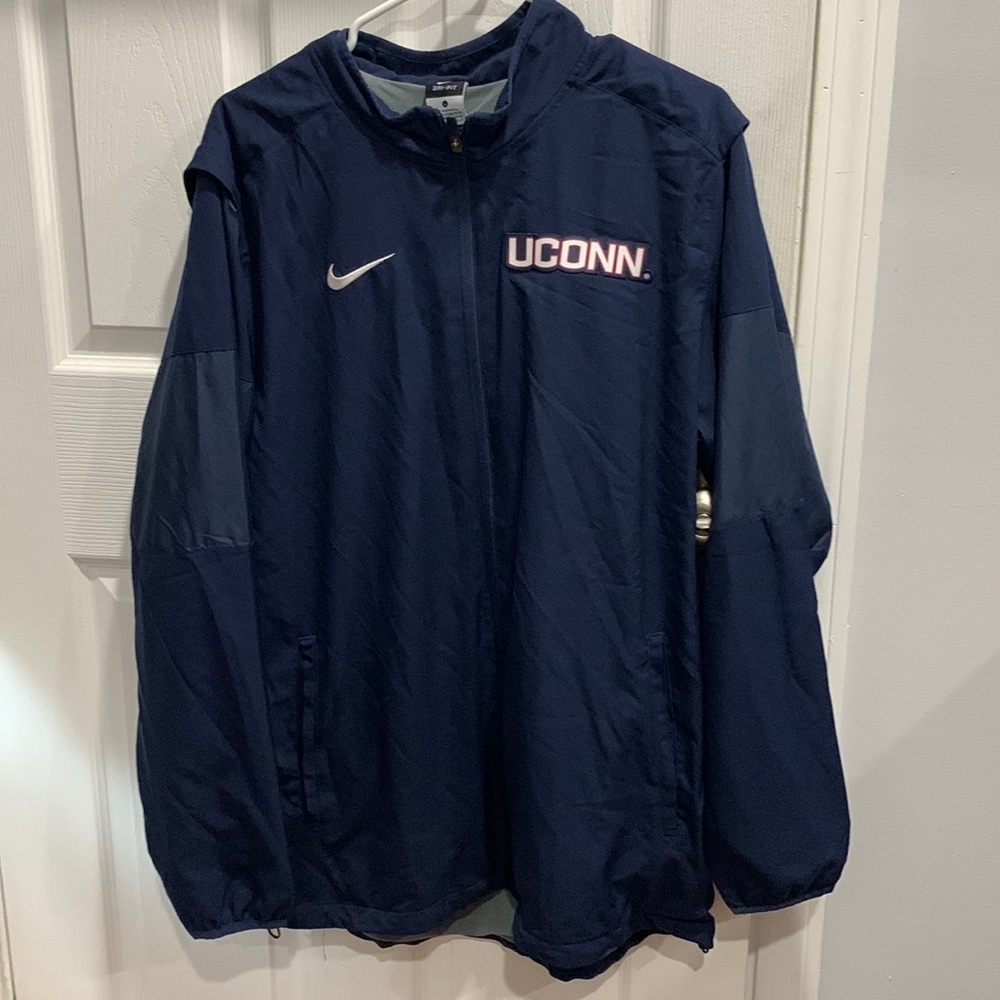 Large men’s jacket/windbreaker, UConn branded. Never worn, great condition.